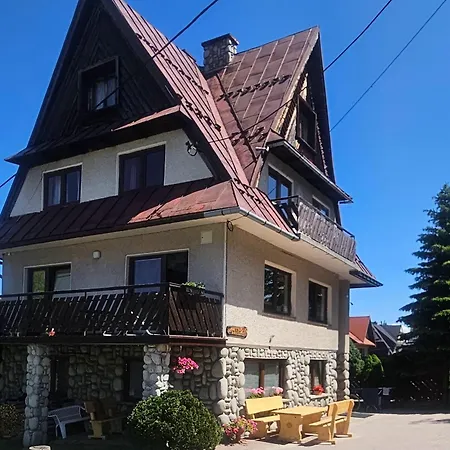 Wynajem Pokoi Gościnnych *